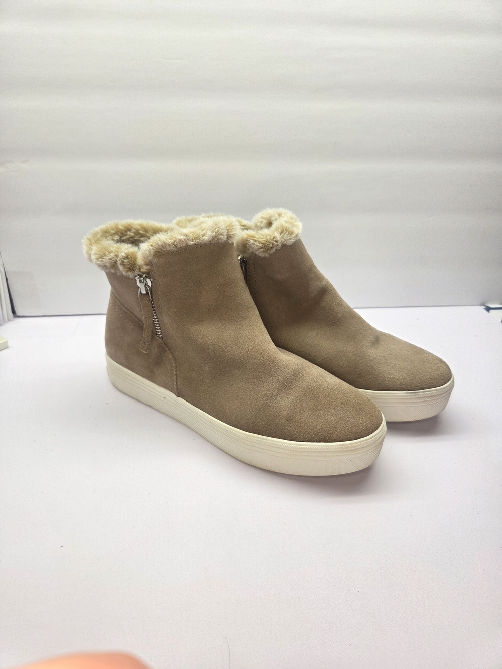 Dolce Vita Women's Faux Fur Lined Suede Ankle Boots Taupe Size 10B New